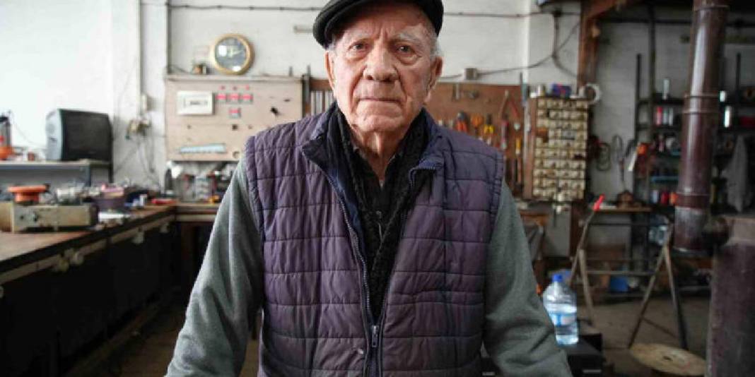 Kim der 88 yaşında diye? 74 yıllık meslek hayatıyla gençlere taş çıkarıyor! 5